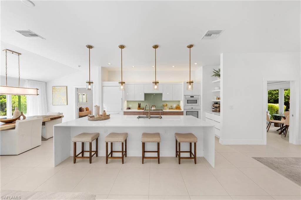 516 Neapolitan Ln, Naples, FL 34103-7