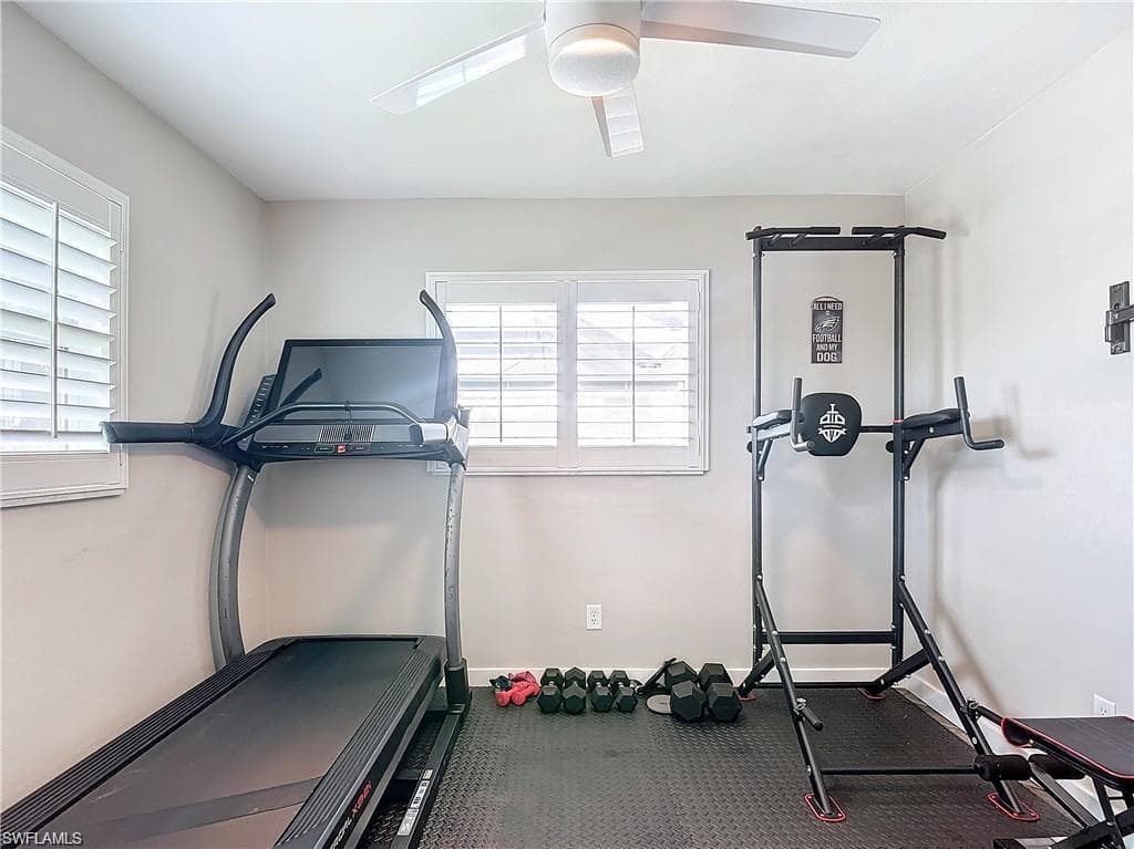 2818 17th Pl, Cape Coral, FL 33904-19