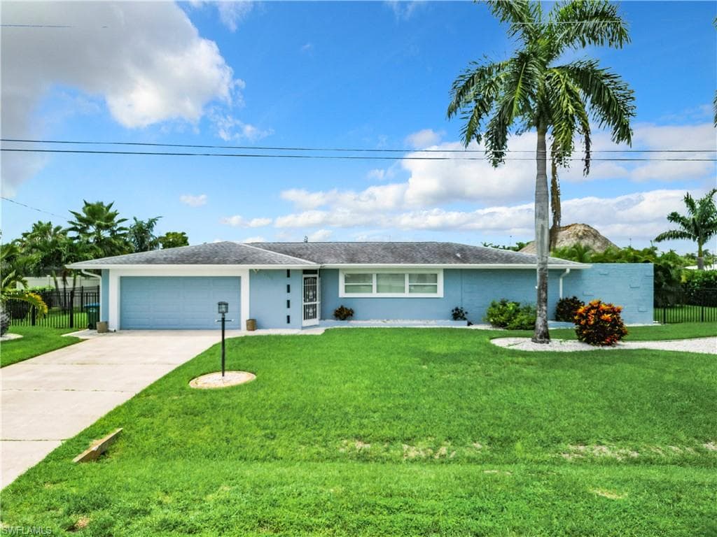 2818 17th Pl, Cape Coral, FL 33904-1