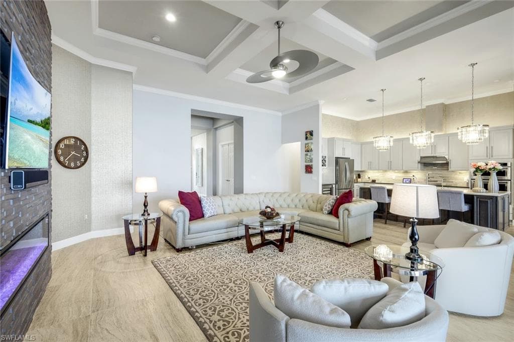 9075 Breakwater Dr, Naples, FL 34120-9