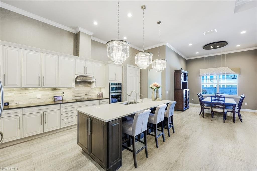 9075 Breakwater Dr, Naples, FL 34120-10