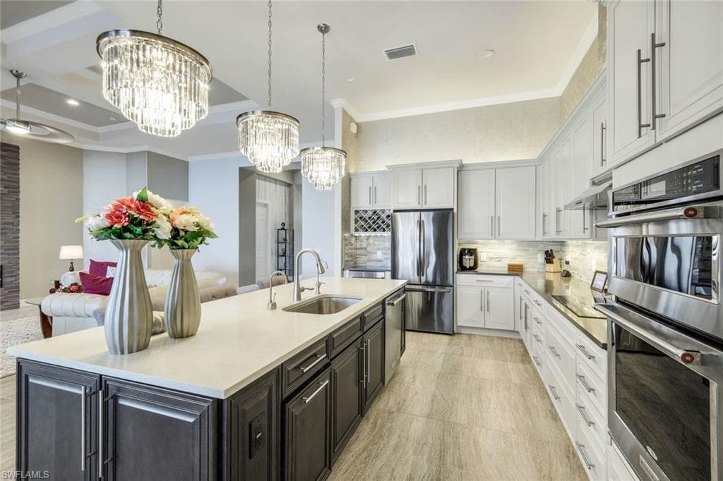 9075 Breakwater Dr, Naples, FL 34120-12