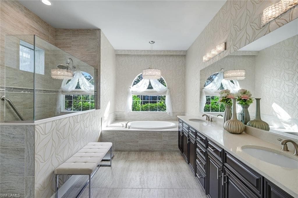 9075 Breakwater Dr, Naples, FL 34120-16