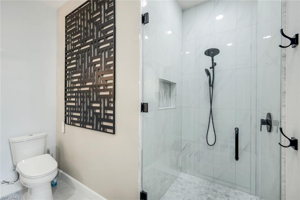 9075 Breakwater Dr, Naples, FL 34120-19