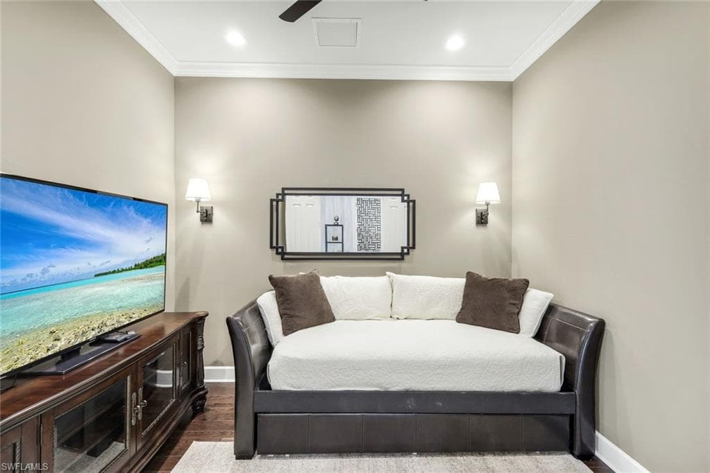 9075 Breakwater Dr, Naples, FL 34120-24