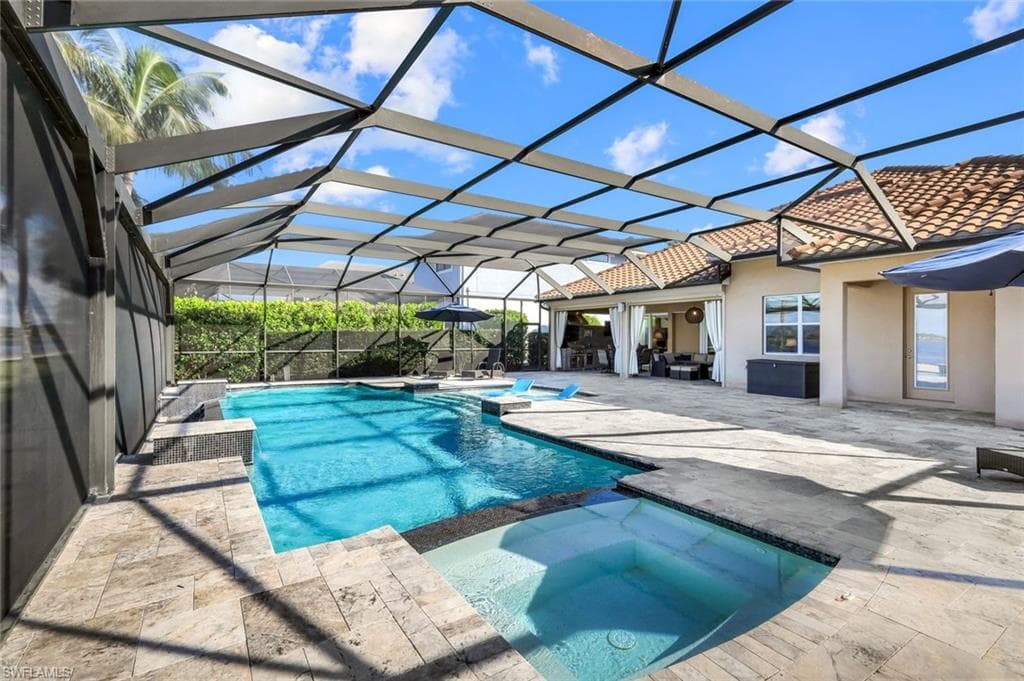 9075 Breakwater Dr, Naples, FL 34120-32