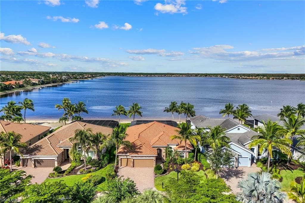 9075 Breakwater Dr, Naples, FL 34120-3