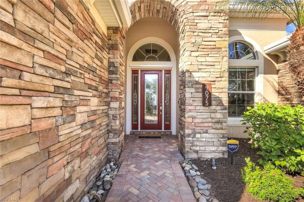 9075 Breakwater Dr, Naples, FL 34120-5