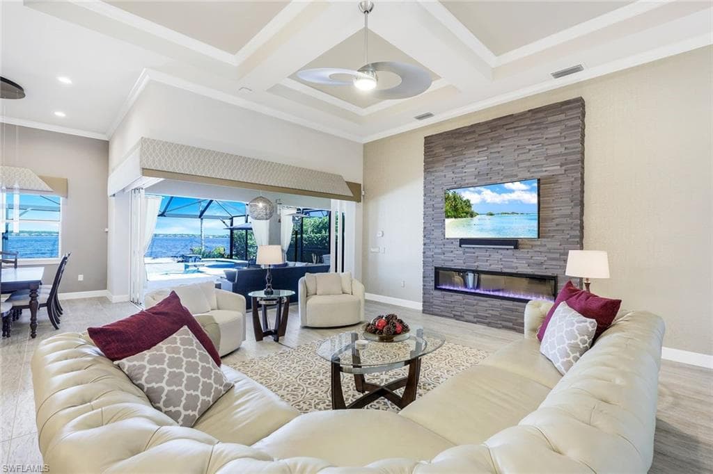 9075 Breakwater Dr, Naples, FL 34120-7