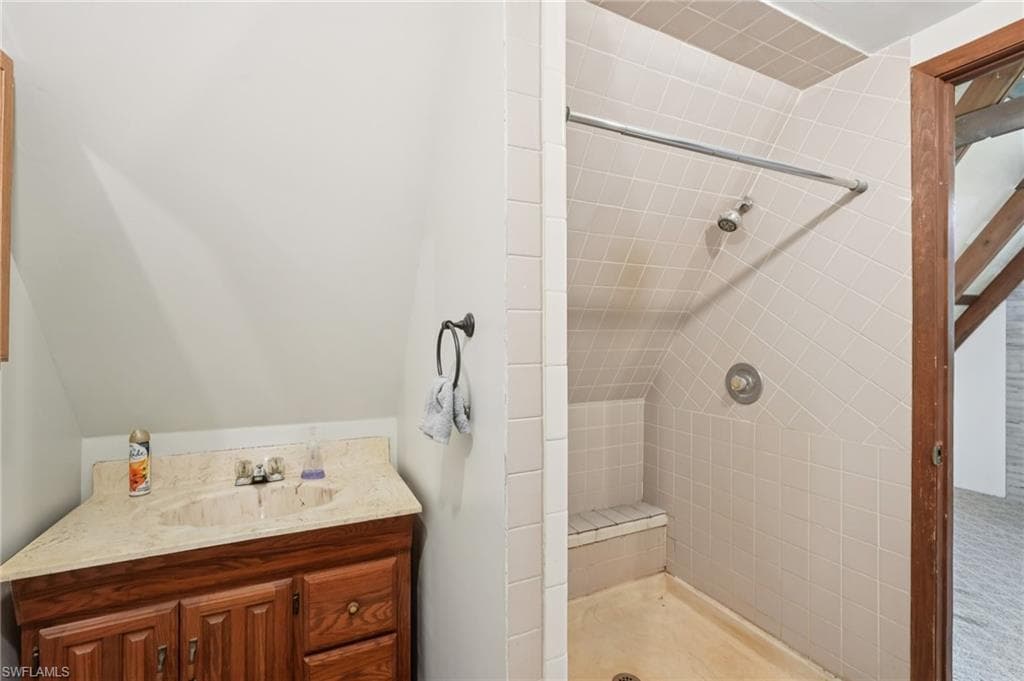 2010 Jung Blvd E, Naples, FL 34120-18