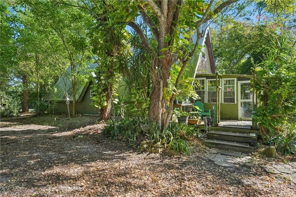 2010 Jung Blvd E, Naples, FL 34120-26