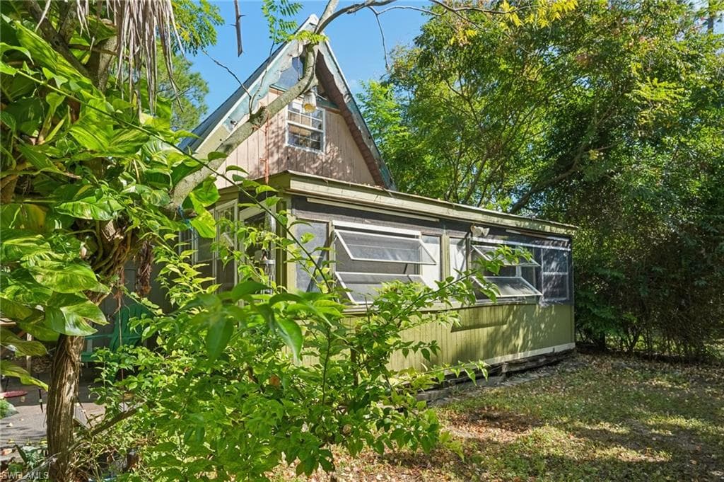 2010 Jung Blvd E, Naples, FL 34120-27