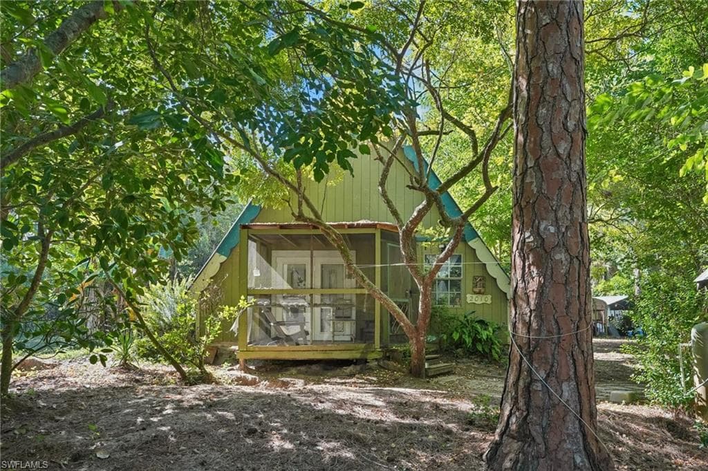 2010 Jung Blvd E, Naples, FL 34120-1