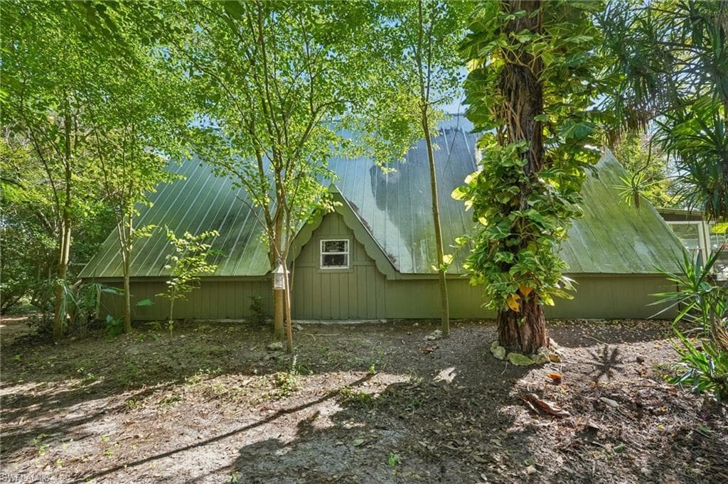 2010 Jung Blvd E, Naples, FL 34120-28