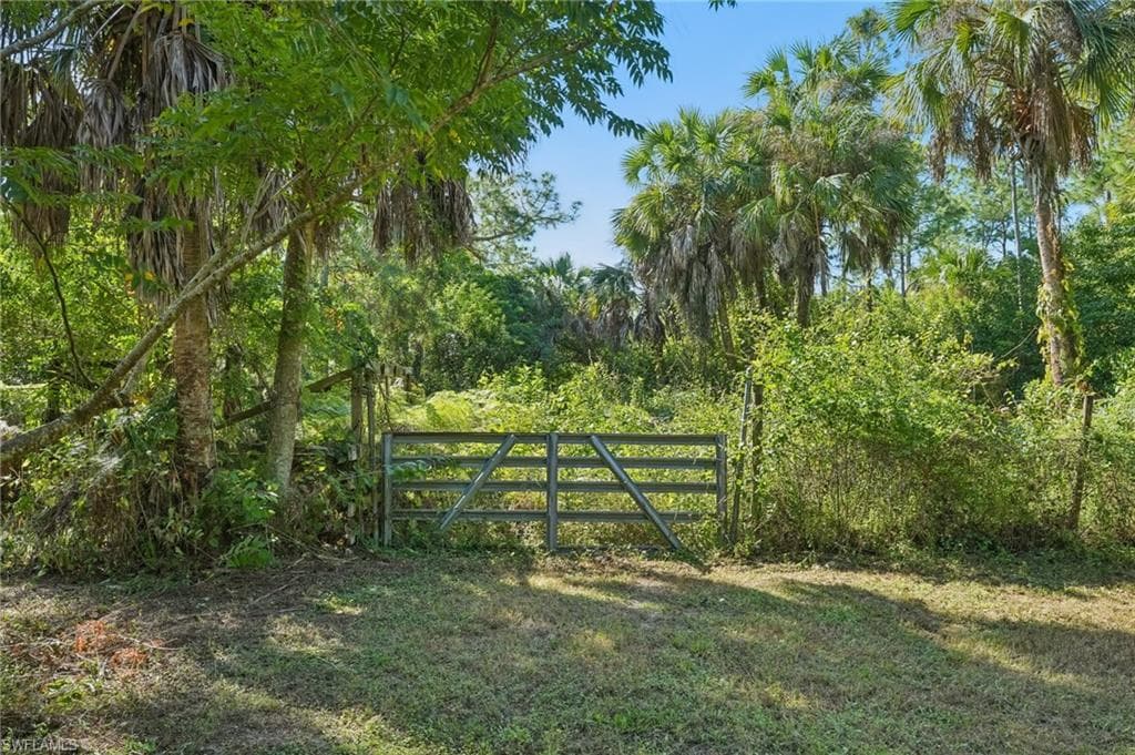 2010 Jung Blvd E, Naples, FL 34120-39