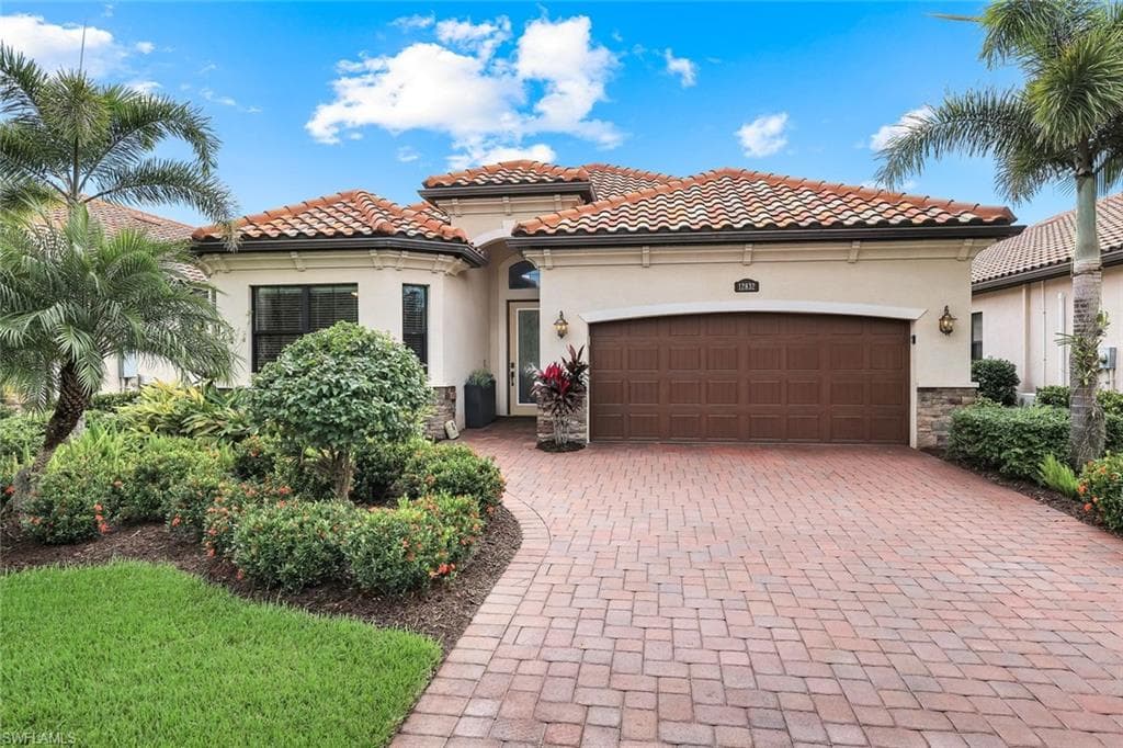 12832 Kinross Ln, Naples, FL 34120-21