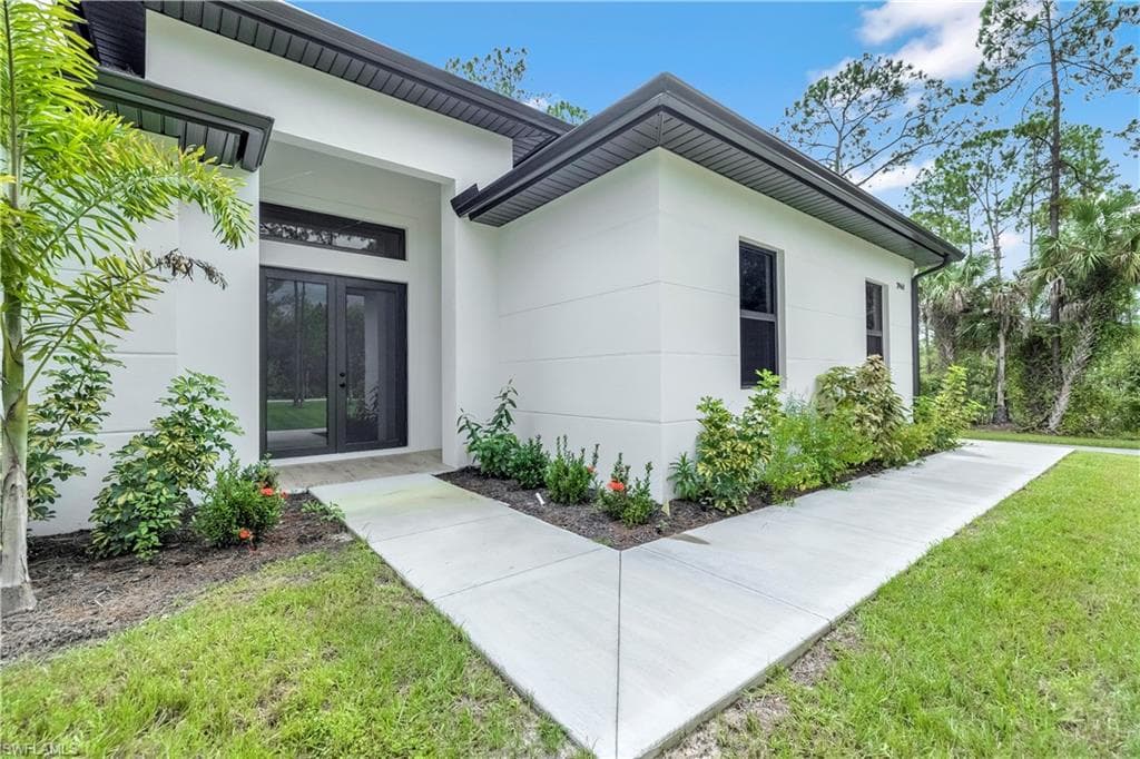 2668 39th Ave NE, Naples, FL 34120-1