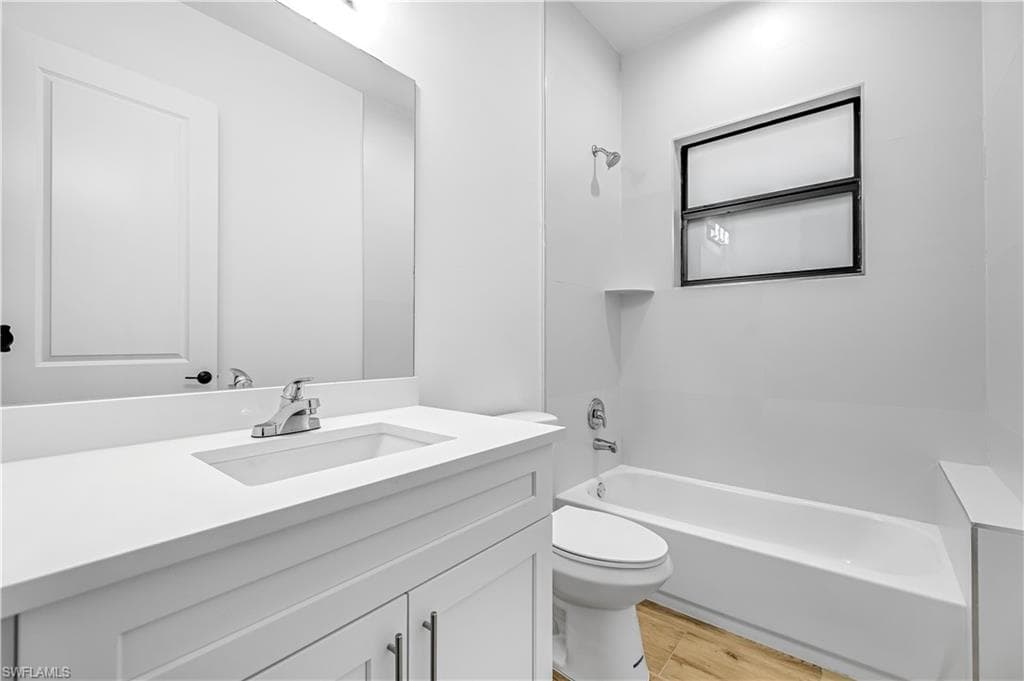 2668 39th Ave NE, Naples, FL 34120-32