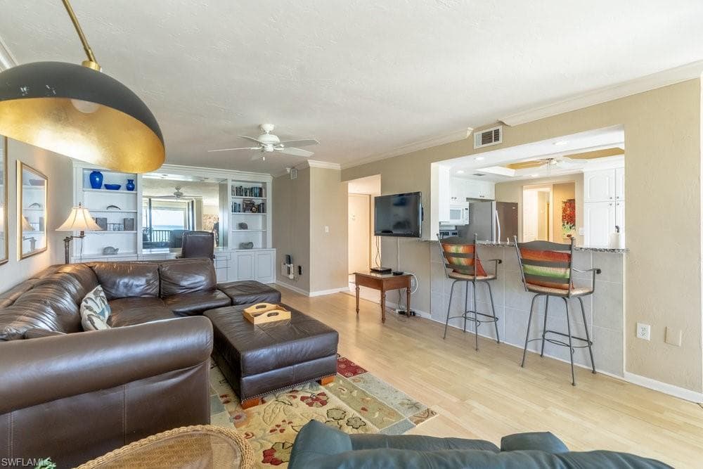 10475 Gulf Shore Dr 122, Naples, FL 34108-9