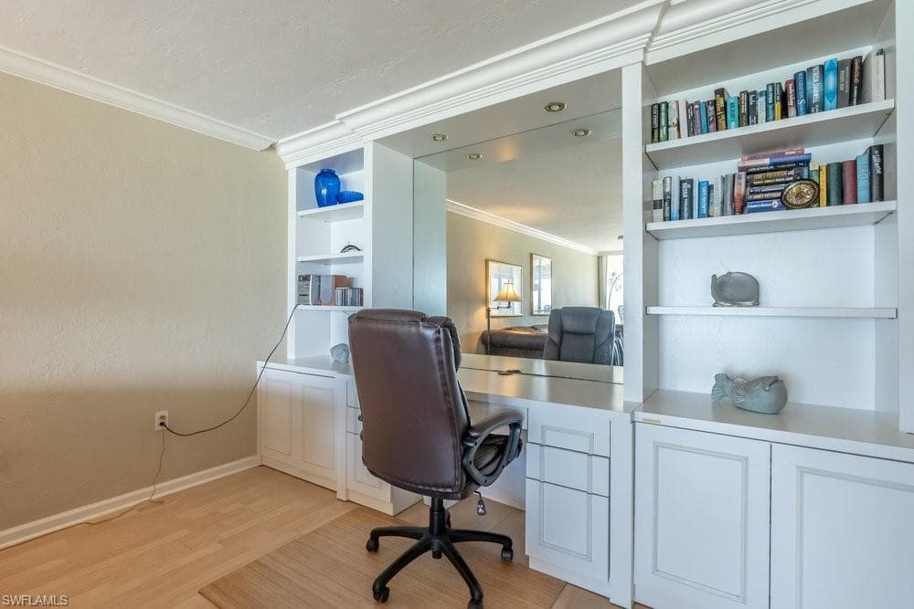 10475 Gulf Shore Dr 122, Naples, FL 34108-11