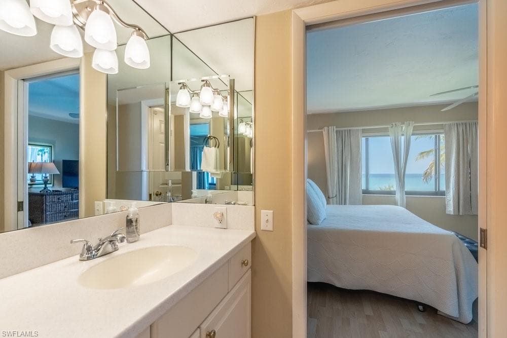 10475 Gulf Shore Dr 122, Naples, FL 34108-20