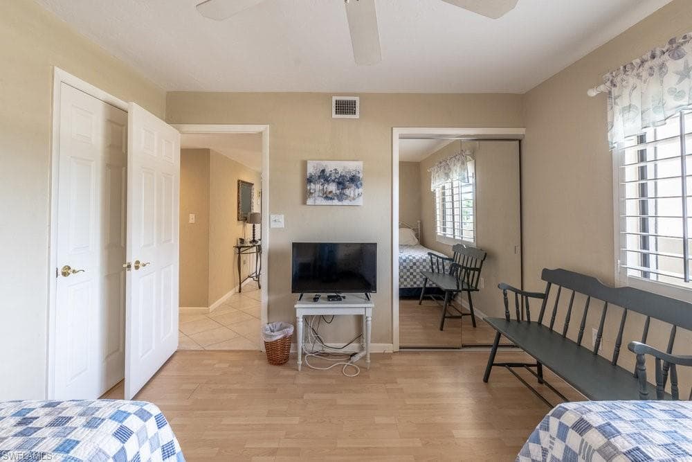 10475 Gulf Shore Dr 122, Naples, FL 34108-22