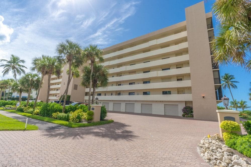 10475 Gulf Shore Dr 122, Naples, FL 34108-6
