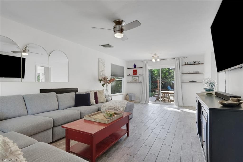 5092 Boxwood Way, Naples, FL 34116-9