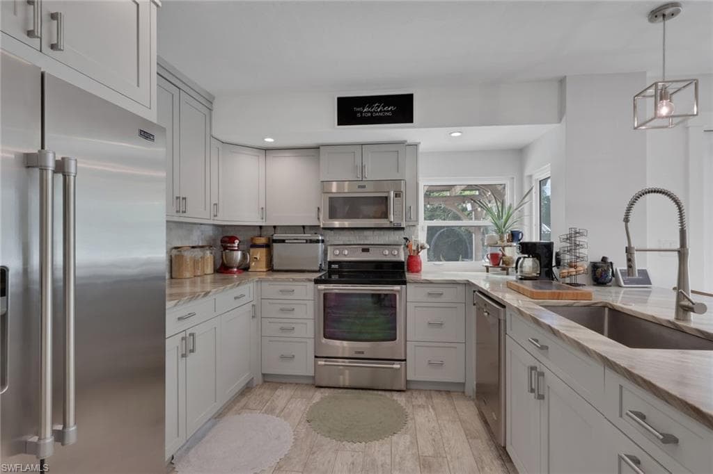 5092 Boxwood Way, Naples, FL 34116-14