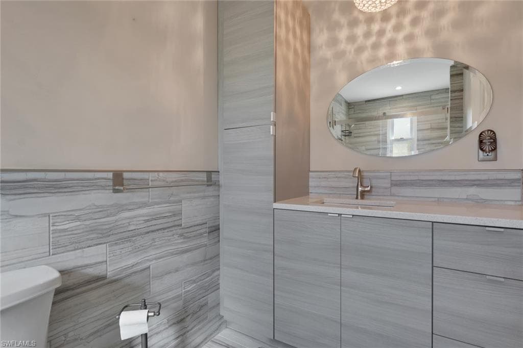 5092 Boxwood Way, Naples, FL 34116-21