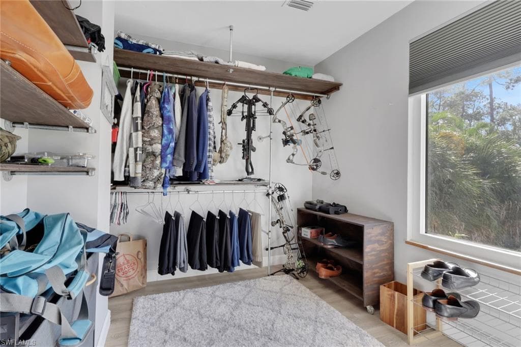 5092 Boxwood Way, Naples, FL 34116-22