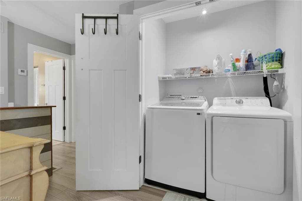 5092 Boxwood Way, Naples, FL 34116-26