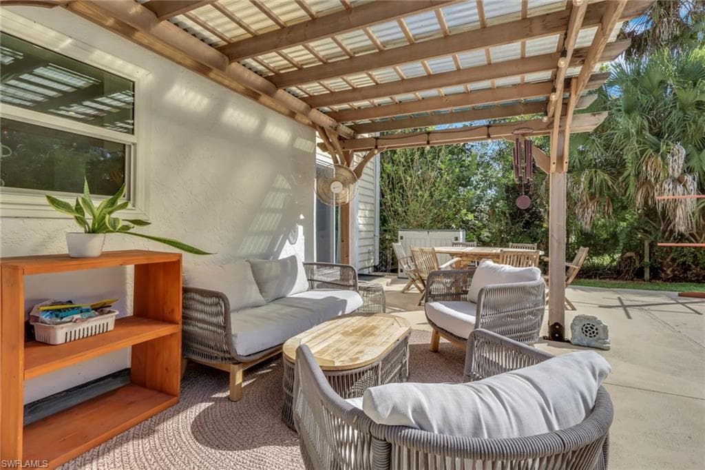 5092 Boxwood Way, Naples, FL 34116-27