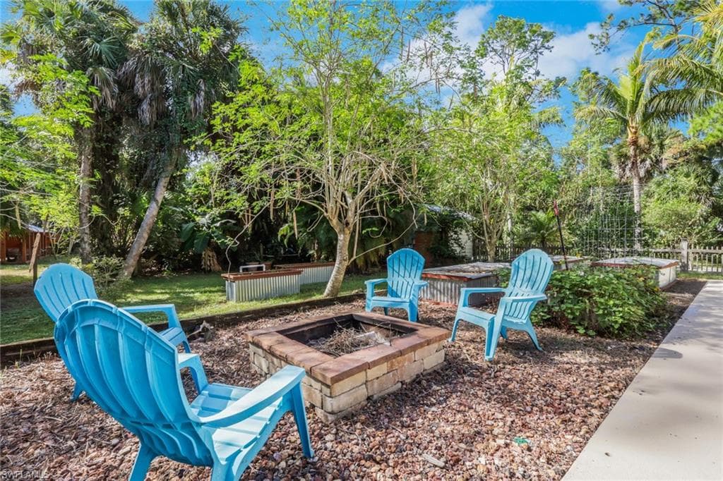 5092 Boxwood Way, Naples, FL 34116-32