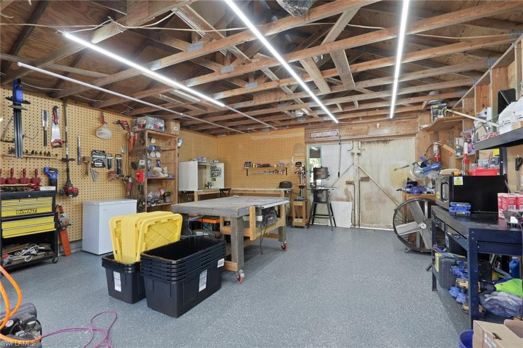 5092 Boxwood Way, Naples, FL 34116-36