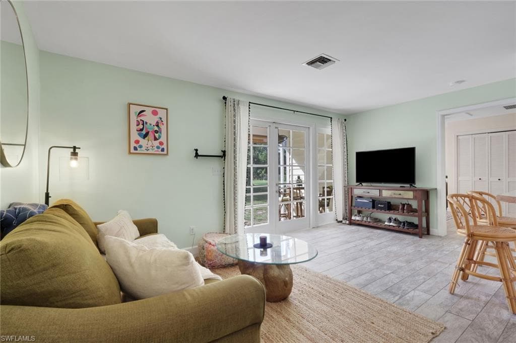 5092 Boxwood Way, Naples, FL 34116-42