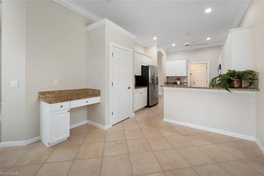 15825 Delaplata Ln, Naples, FL 34110-8