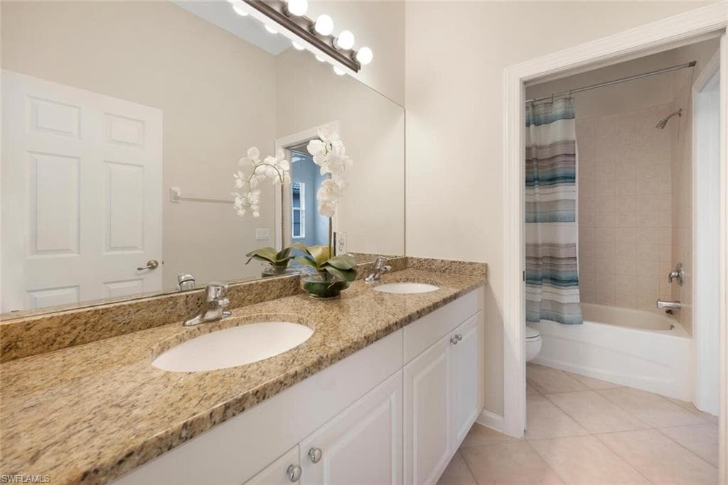 15825 Delaplata Ln, Naples, FL 34110-16