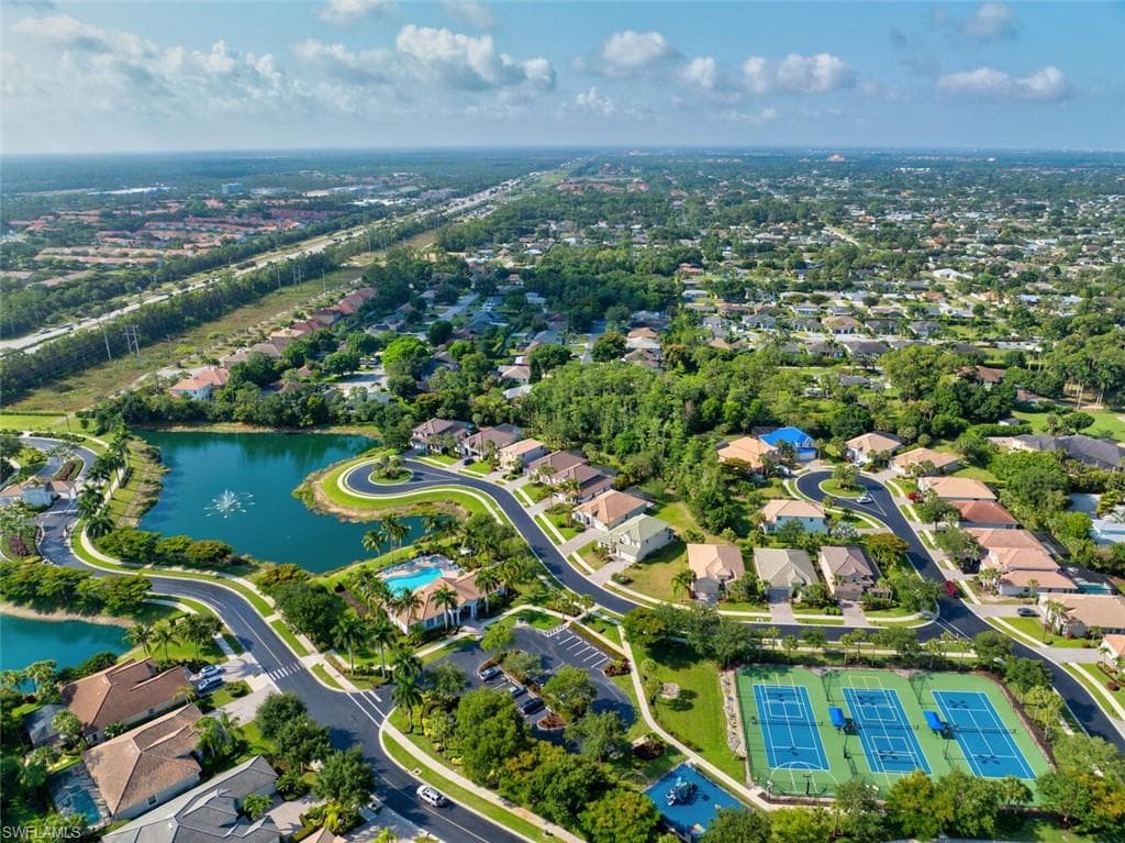 15825 Delaplata Ln, Naples, FL 34110-4