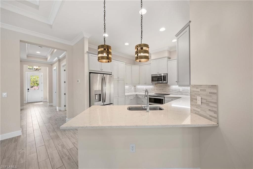 5711 Highbourne Dr, Naples, FL 34113-9