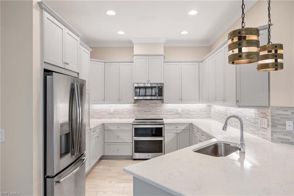 5711 Highbourne Dr, Naples, FL 34113-10