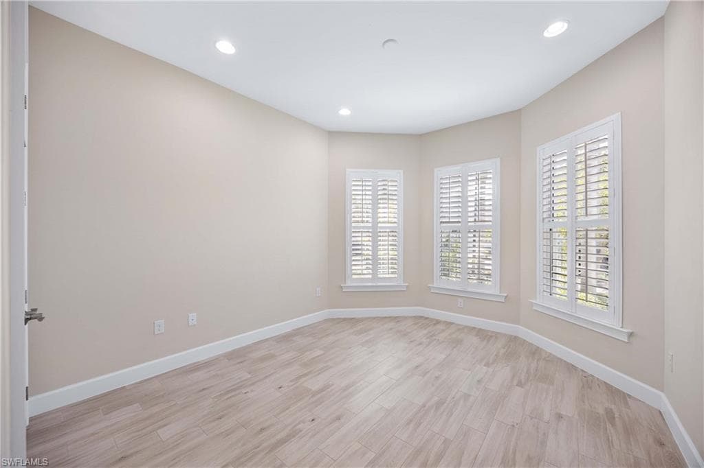 5711 Highbourne Dr, Naples, FL 34113-23