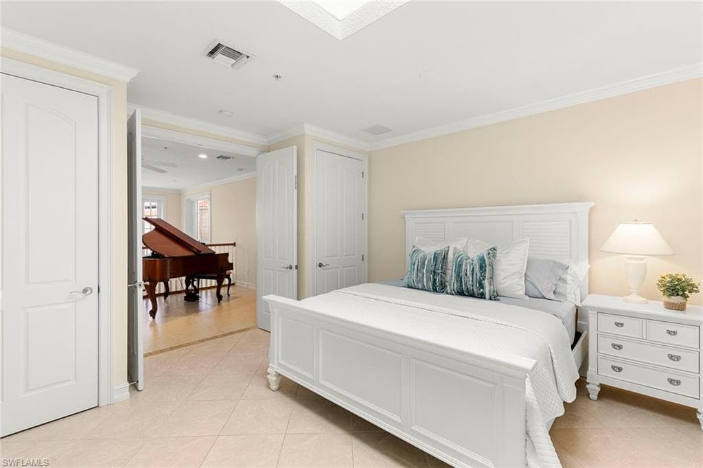 600 5th Ave S A211, Naples, FL 34102-19