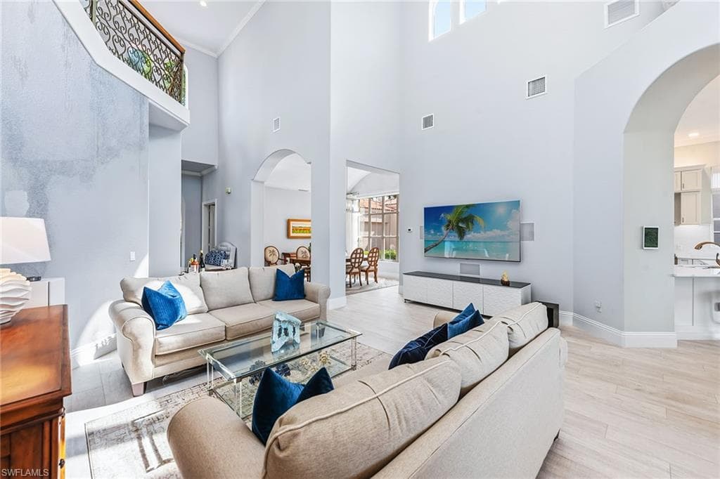 8589 Bellagio Dr, Naples, FL 34114-8