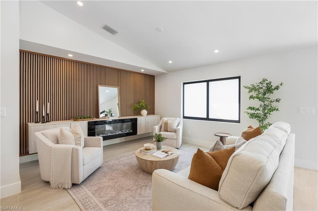 5105 Berkeley Dr, Naples, FL 34112-20