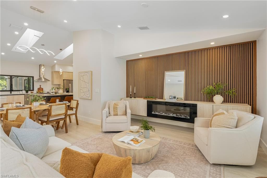 5105 Berkeley Dr, Naples, FL 34112-21