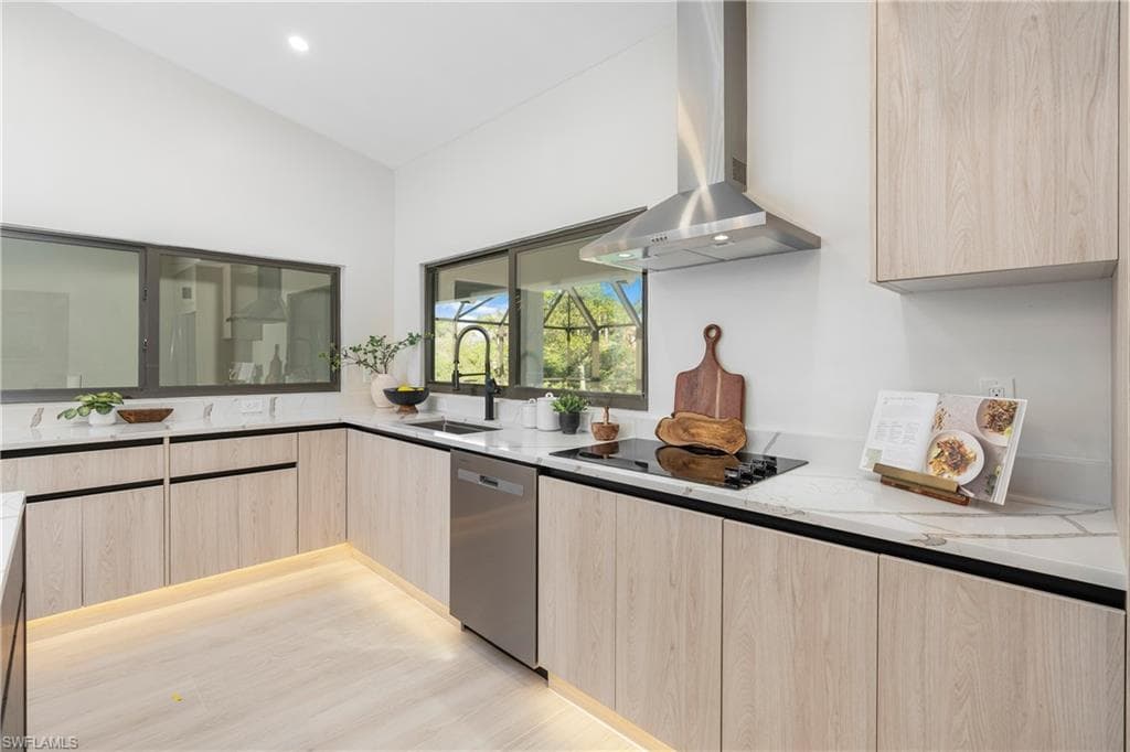 5105 Berkeley Dr, Naples, FL 34112-25