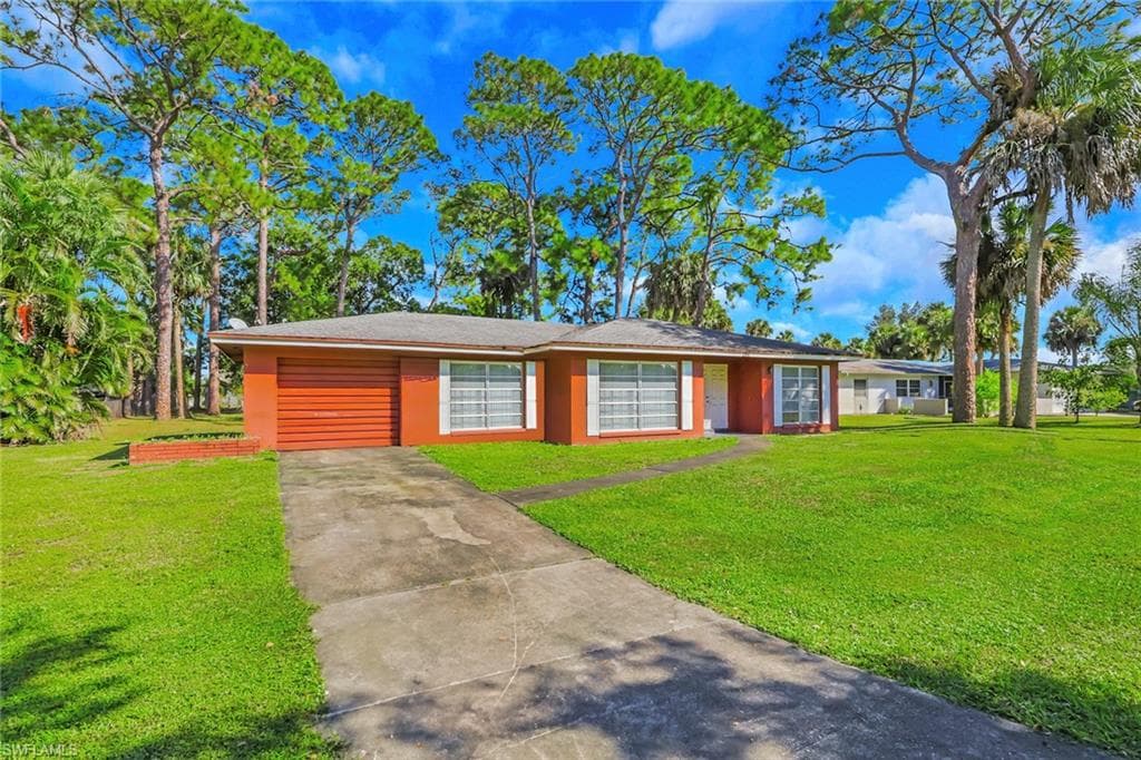 204 Lake Ave, Lehigh Acres, FL 33936-20