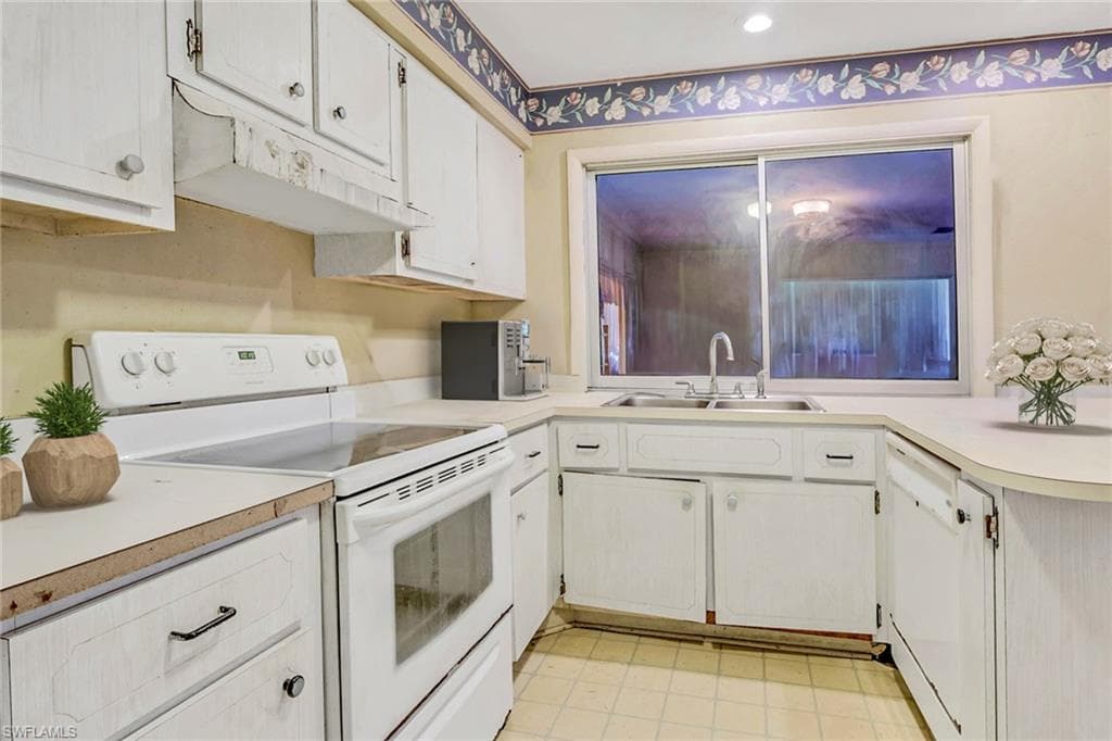 204 Lake Ave, Lehigh Acres, FL 33936-37