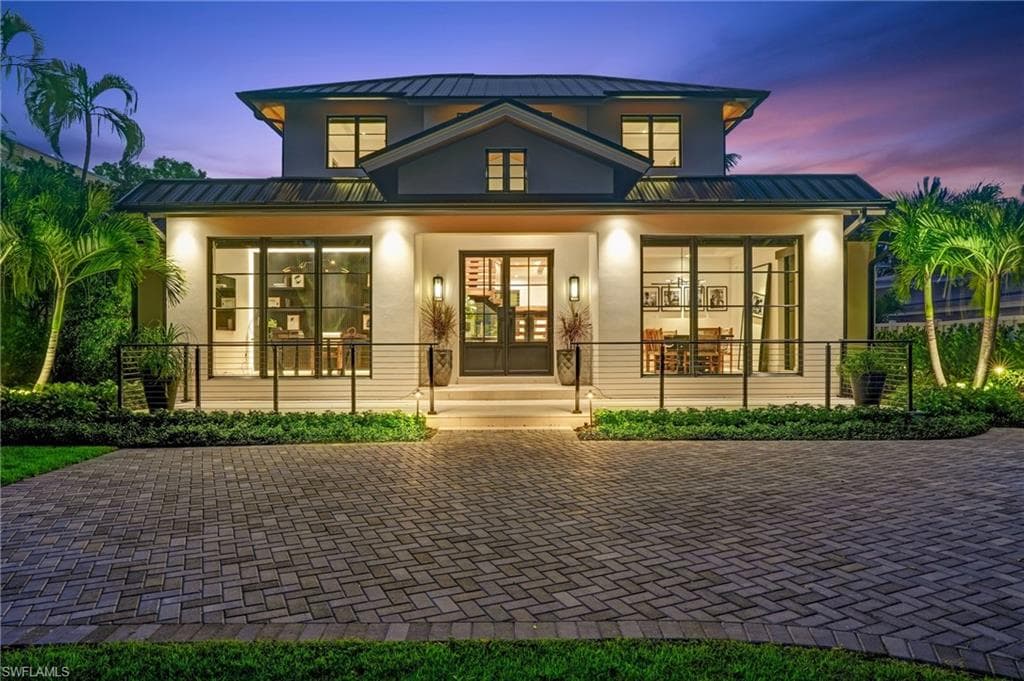 349 2nd Ave N, Naples, FL 34102-4